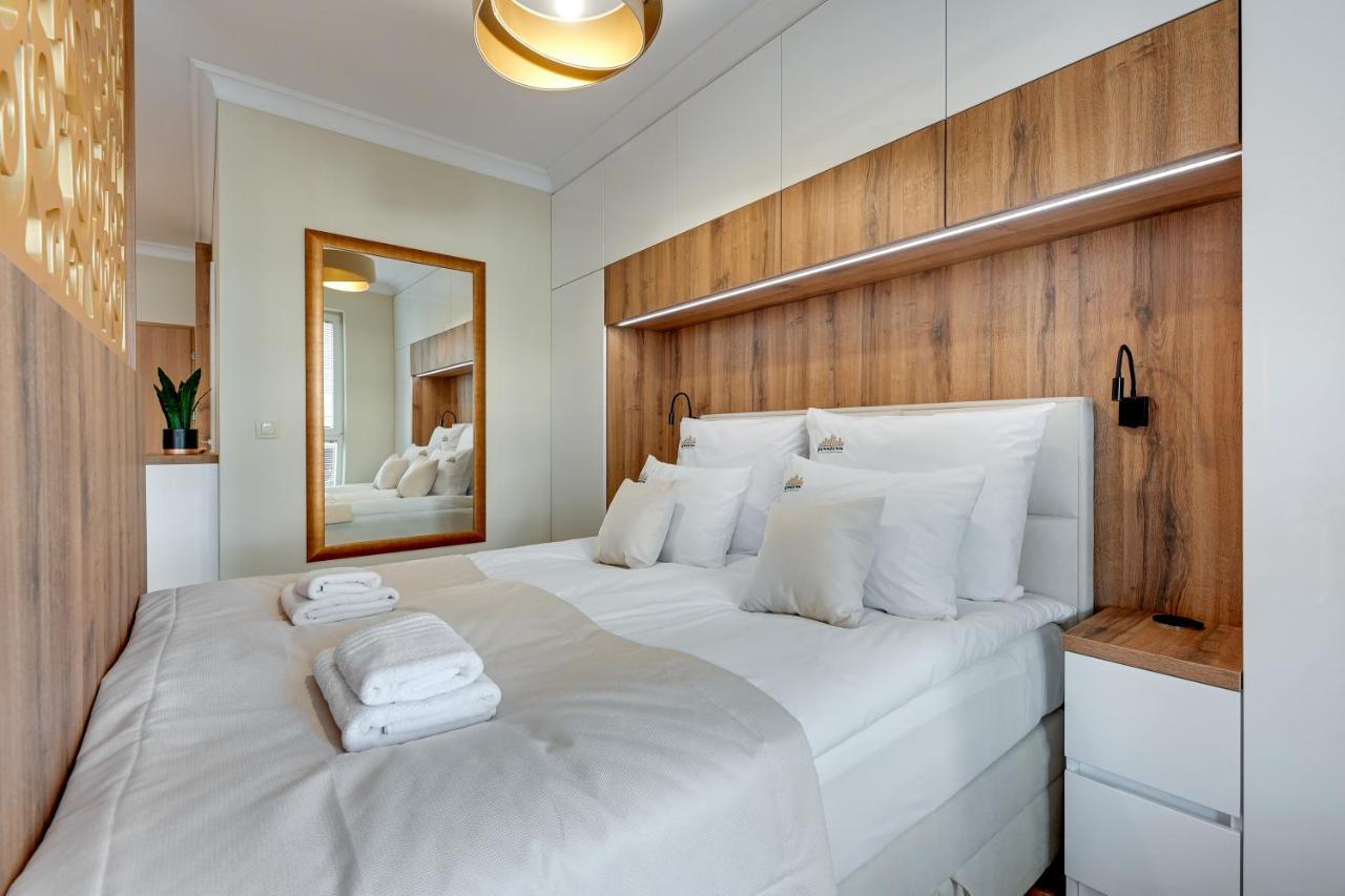 Bastion Walowa City Center By Downtown Apartments กดัญสก์ ภายนอก รูปภาพ